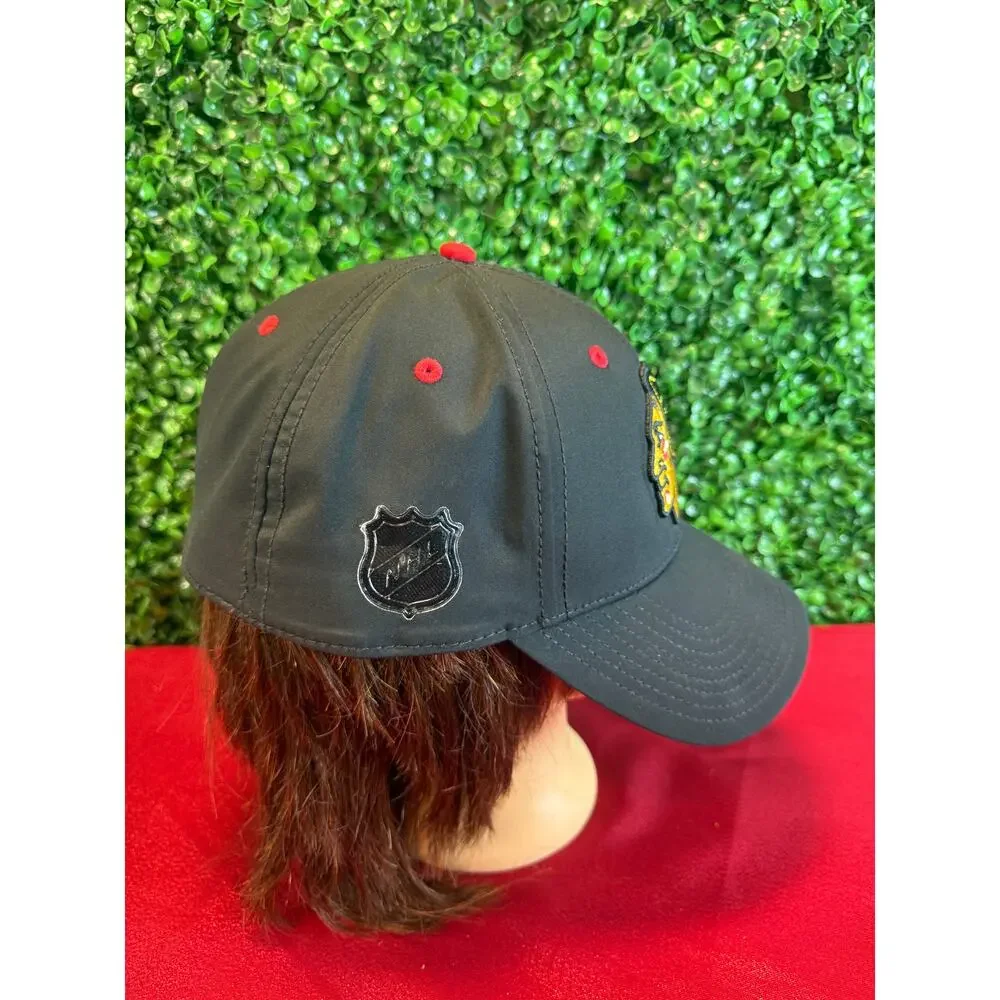 Chicago Blackhawks Hat Fanatics Black Fitted M/L Cap Embroidered Team Logo